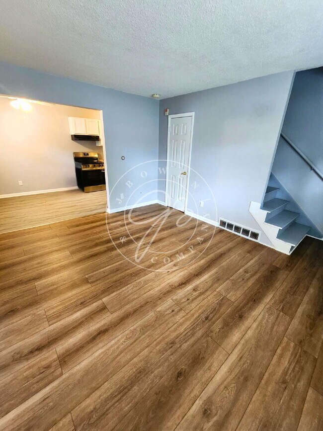 Building Photo - **Beautifully Updated 2-Bedroom Townhome**