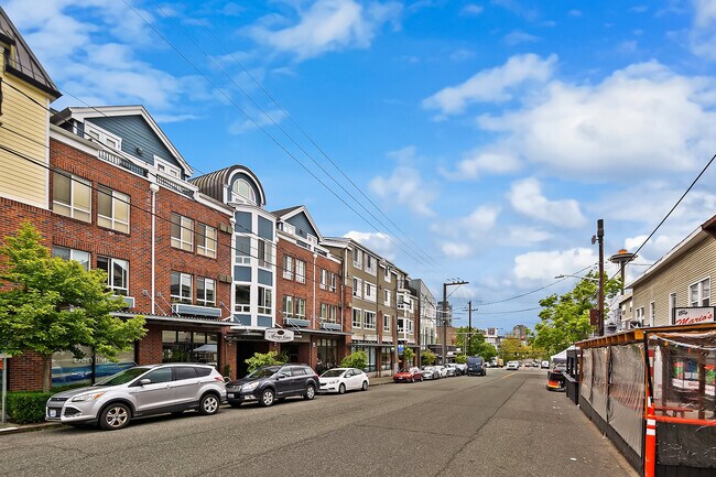 Building Photo - 812 5th Ave N