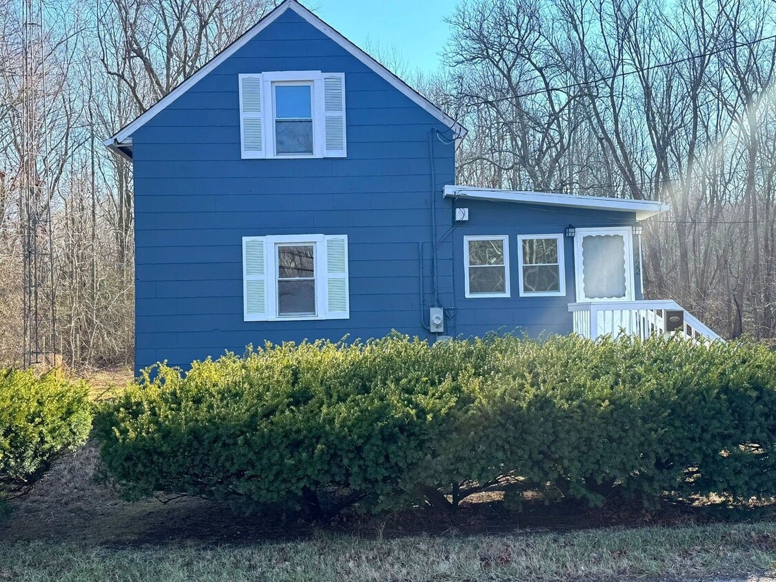 Primary Photo - Roomy 3-Bedroom Home with Big Yard!