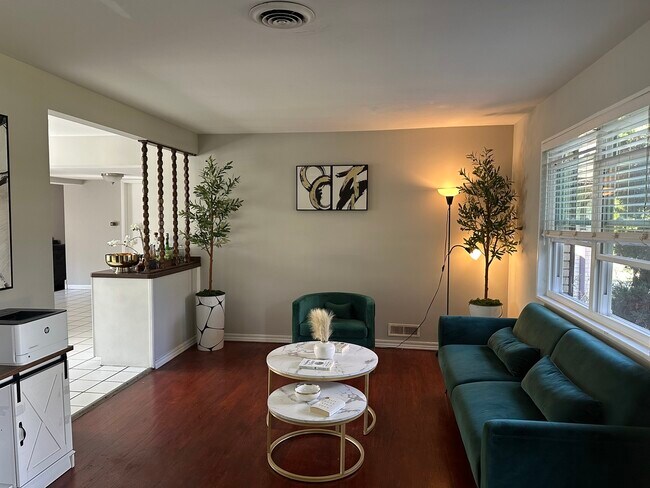 Foto del edificio - 16W311 94th Pl