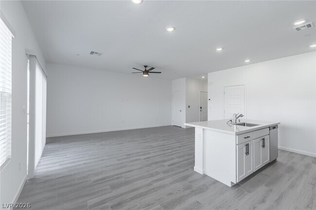 Building Photo - 9934 Carlon Hls Ave