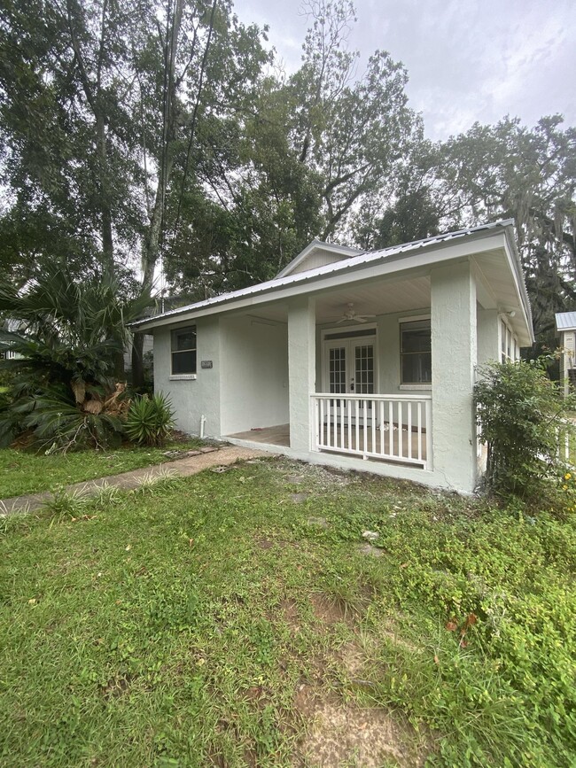 Building Photo - 1221 N Duval St