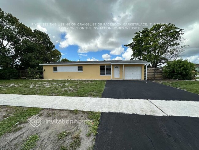 Building Photo - 364 Henthorne Dr