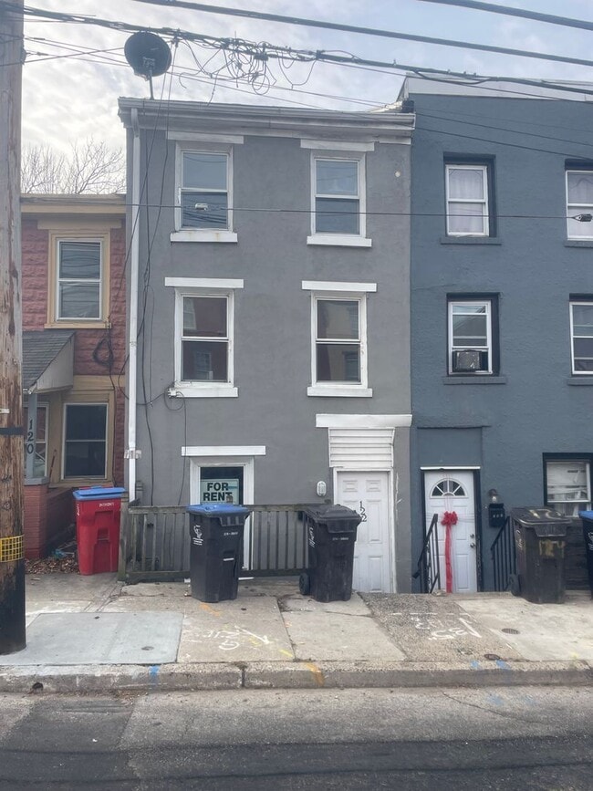 Building Photo - 122 W Elm St