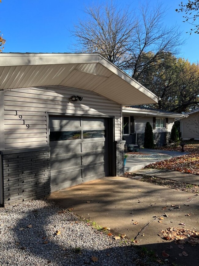 Foto del edificio - Brentwood - 3 bedroom, 1.5 bathroom, 1 car...