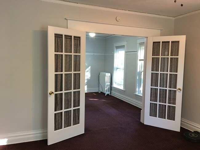 Unit 2 - 526 E 7th St