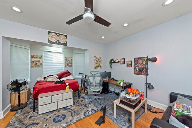 Foto del edificio - 1545 W Addison St