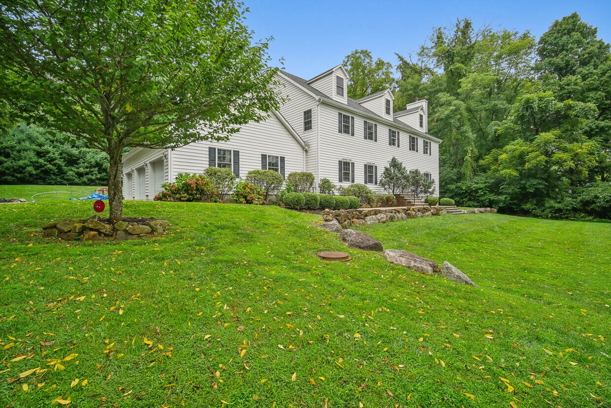 Foto principal - 150 Hillside Rd