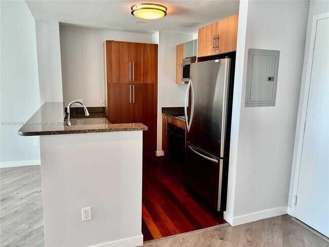 Foto del edificio - 300 S Biscayne Blvd