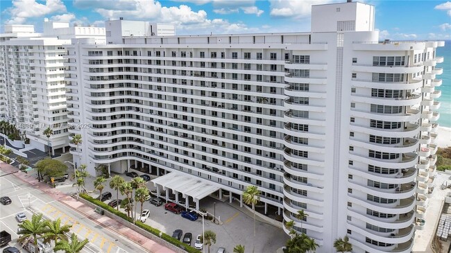 Foto del edificio - 5555 Collins Ave