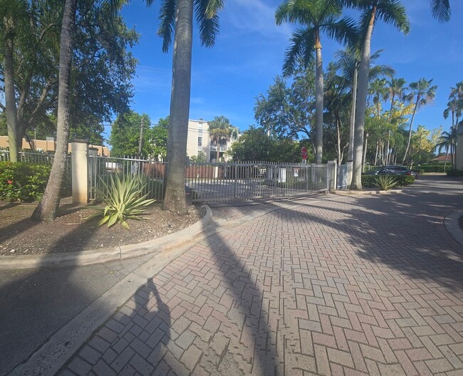 Foto del edificio - 8950 SW 69th Ct