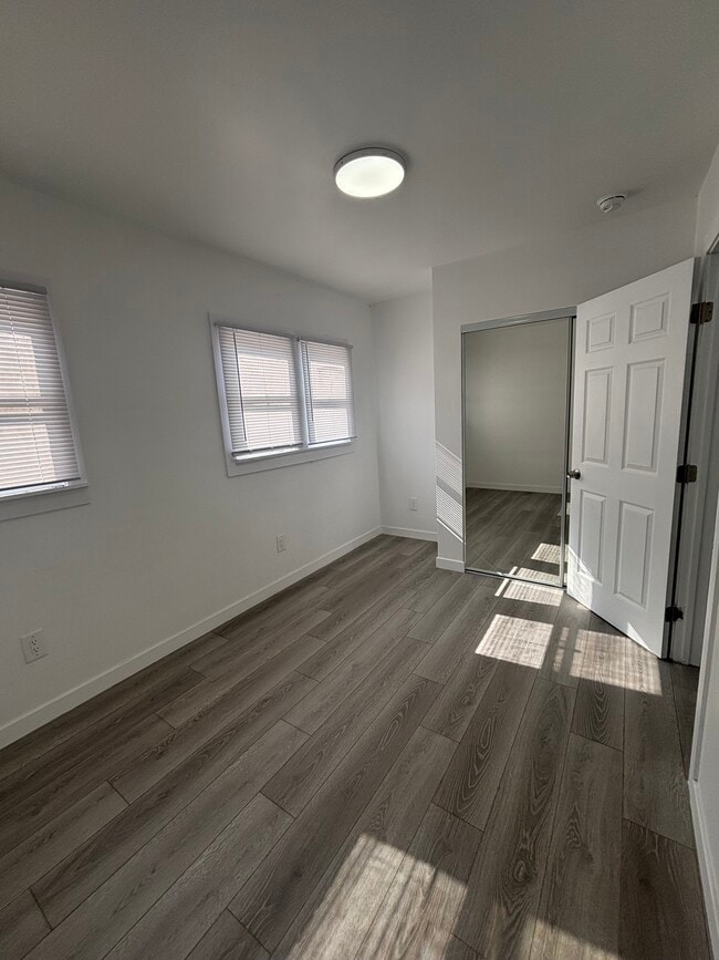 Foto del edificio - 1956 1/2 Park Grove Ave