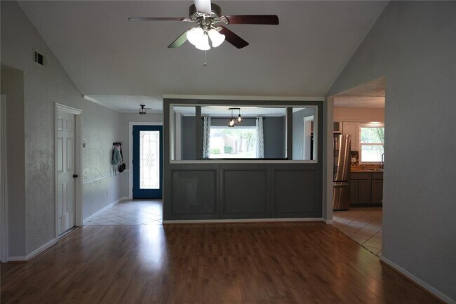 Building Photo - 17115 Kings Walk Ln