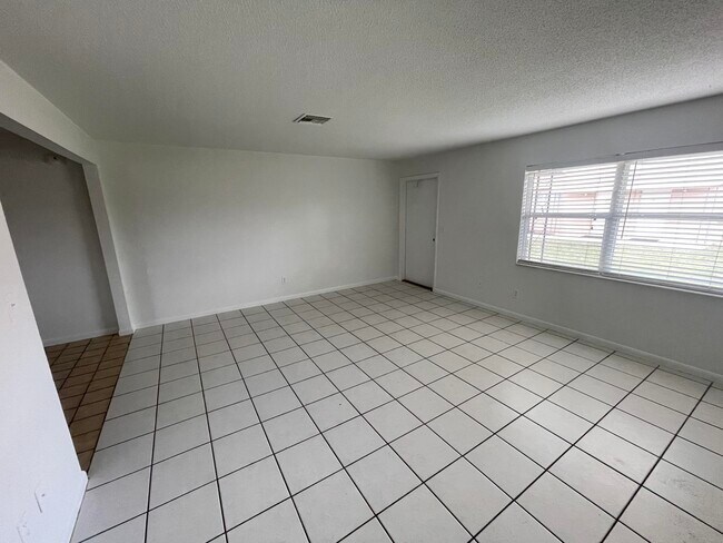 Building Photo - 127 Lucas Rd