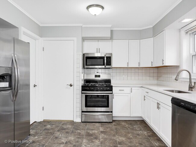 Foto del edificio - 14341 Dobson Ave