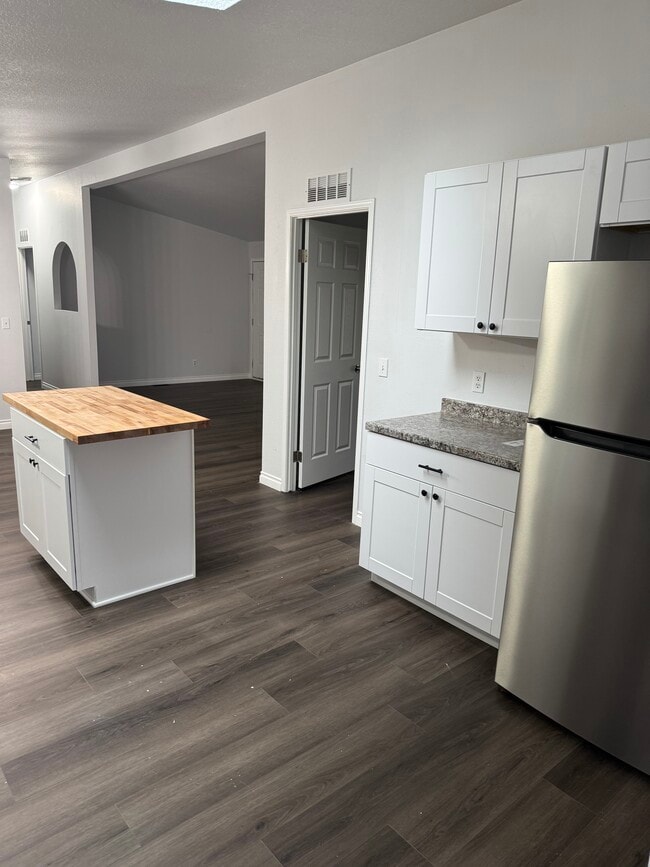 Building Photo - 6804 NE 56th Ave