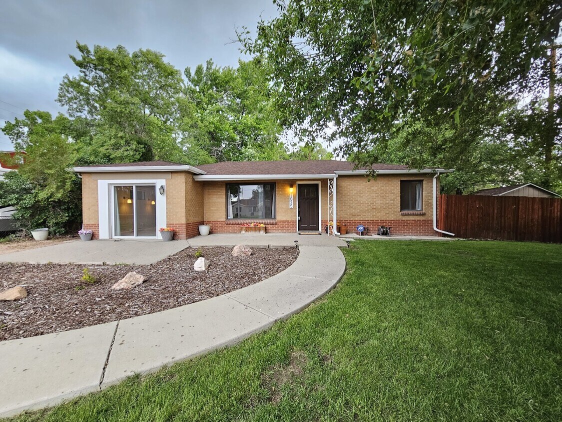1035 Jay St, Lakewood, CO 80214 Room for Rent in Lakewood, CO