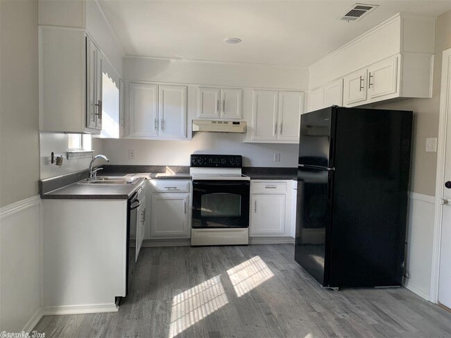 Building Photo - 2305 Amber Cove