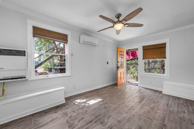 Building Photo - 3941 De Longpre Ave