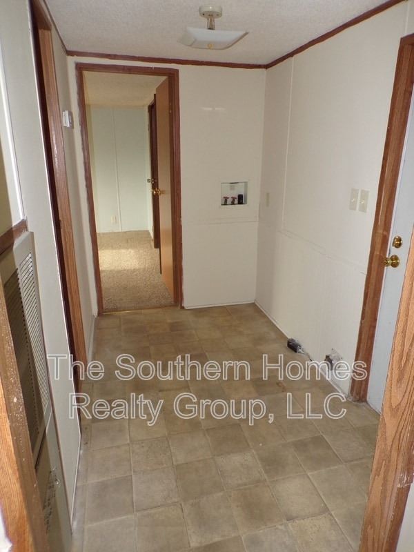 Building Photo - 320 Co Rd 135