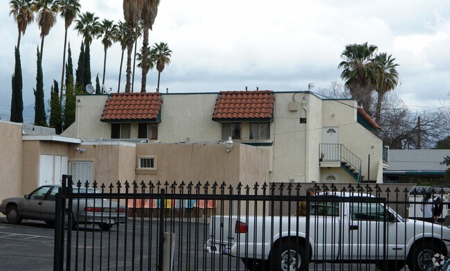 Building Photo - 375 W 16th St