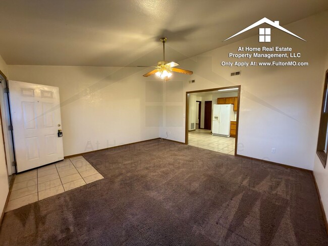 Building Photo - Sabre Circle 497–499 Duplex