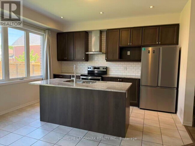 Photo du bâtiment - 8761 Sourgum Ave