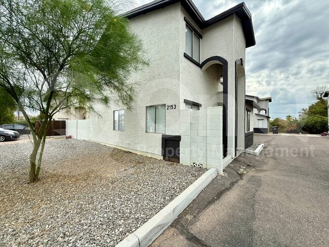 Foto del edificio - 2153 W Morten Ave