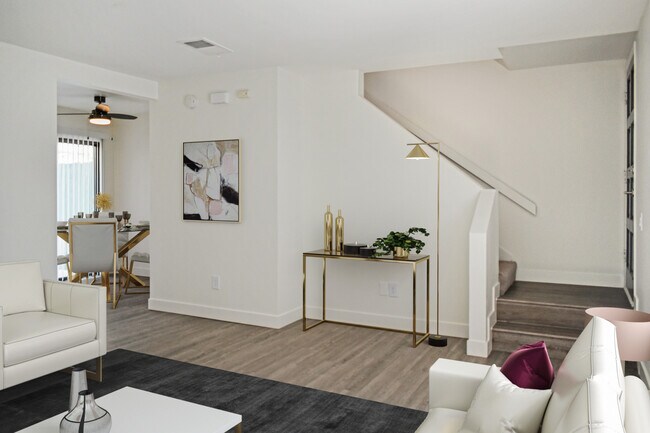 Foto del edificio - 7582 Magnolia Ave