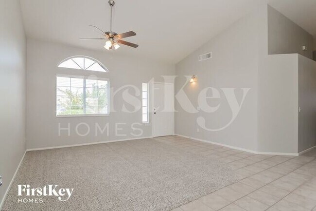 Building Photo - 127 E Tamarack Dr