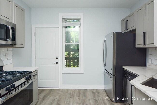 Foto del edificio - 6958 N Wolcott Ave