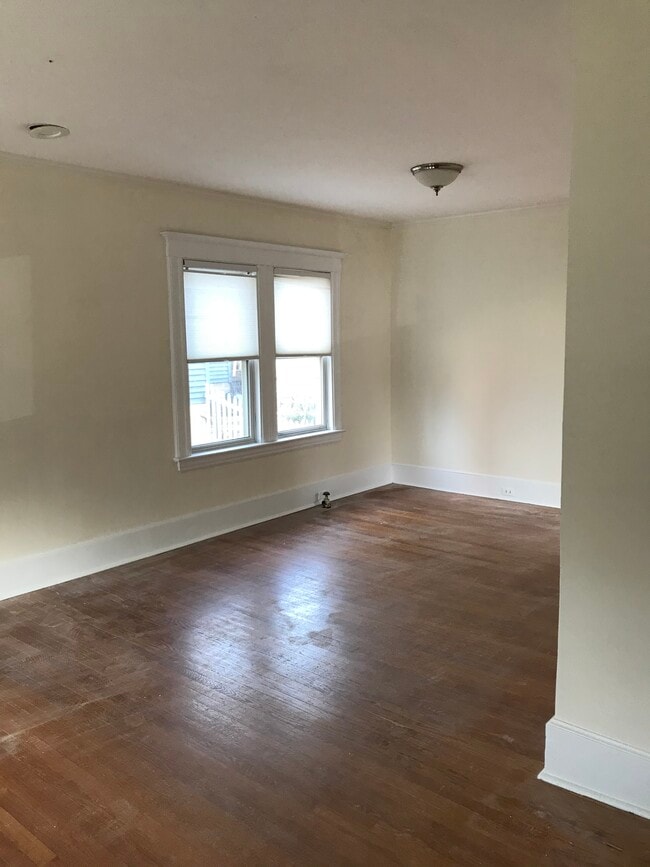 Building Photo - 146 Tooker Ave