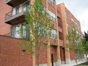 Building Photo - 4300 N Kedzie Ave