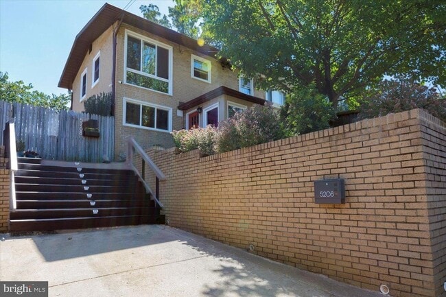 Foto del edificio - 5208 10th Pl S