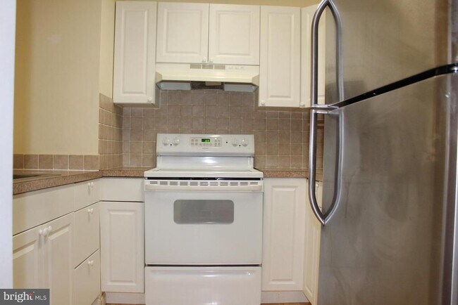 Building Photo - 111 Riversedge Dr