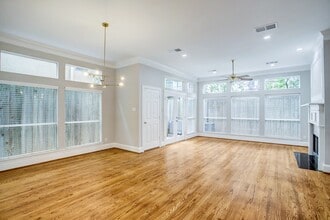 Building Photo - 1809 W Clay St