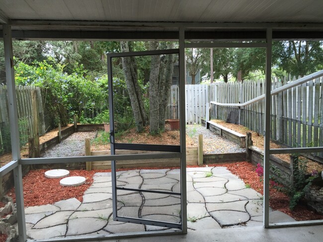 Foto del edificio - 4355 Brook Hollow Cir