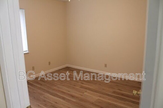 Foto del edificio - 3112 Groom Dr