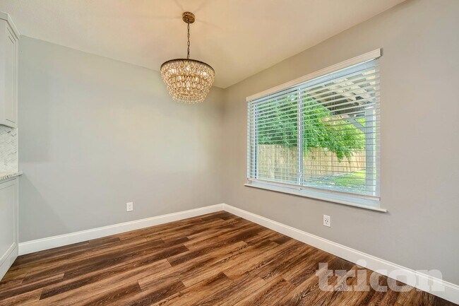 Building Photo - 7549 David Dr