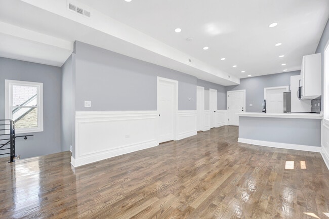 Building Photo - 1821 N Kedvale Ave