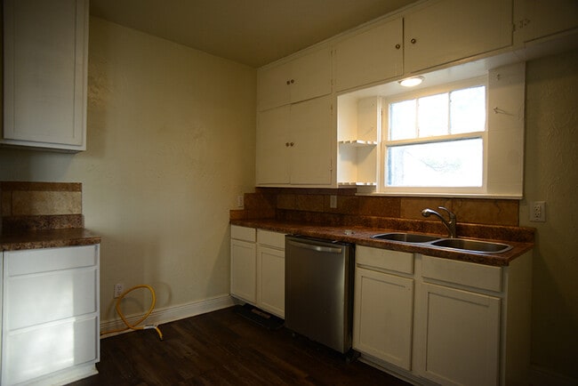 Building Photo - 3612 W Park Pl