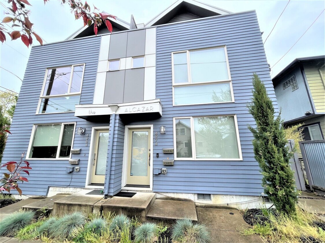 Primary Photo - 4974-4984 NE 32nd Pl