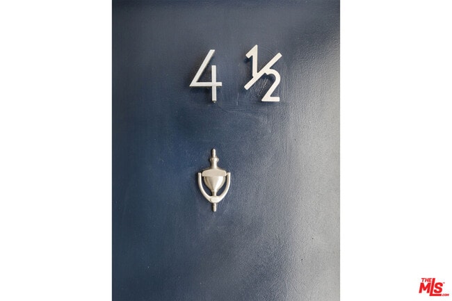 Building Photo - 925 N Curson Ave