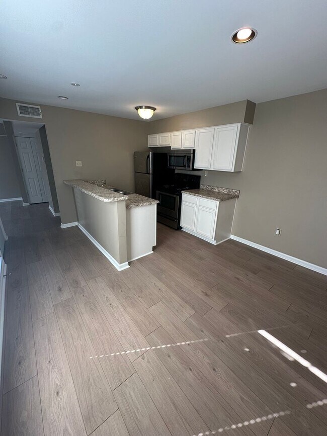 Foto del edificio - 2BD/1.5BA Townhouse located on the Germantown/Memphis Line!