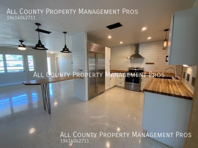 Building Photo - Gorgeous Remodeled Single Family Home, Fre...