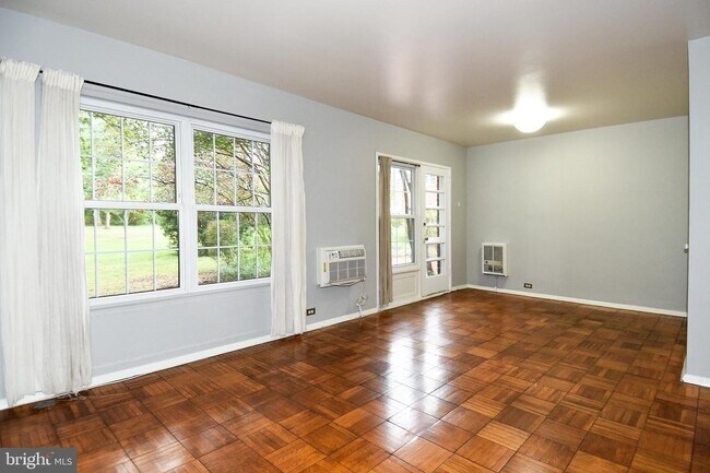Building Photo - 3132 Martha Custis Dr