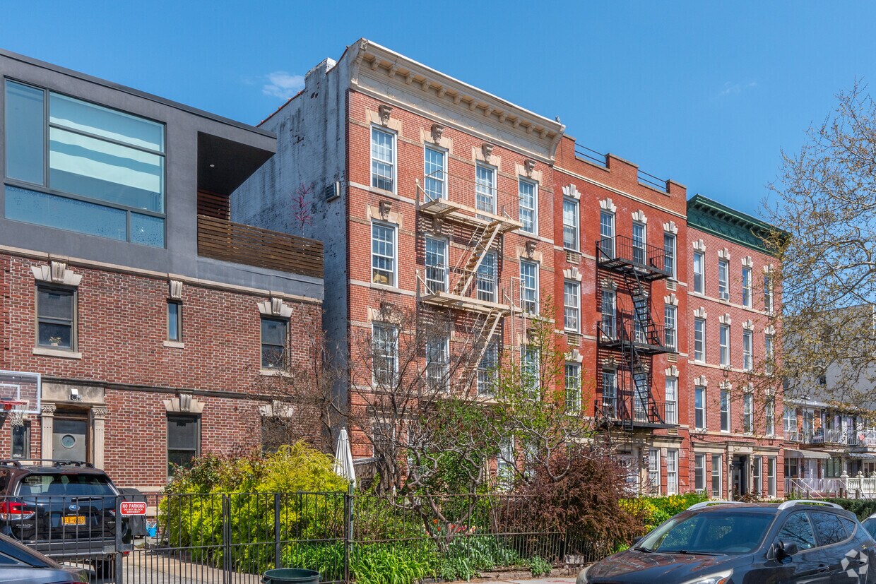 Primary Photo - 111 4th Pl