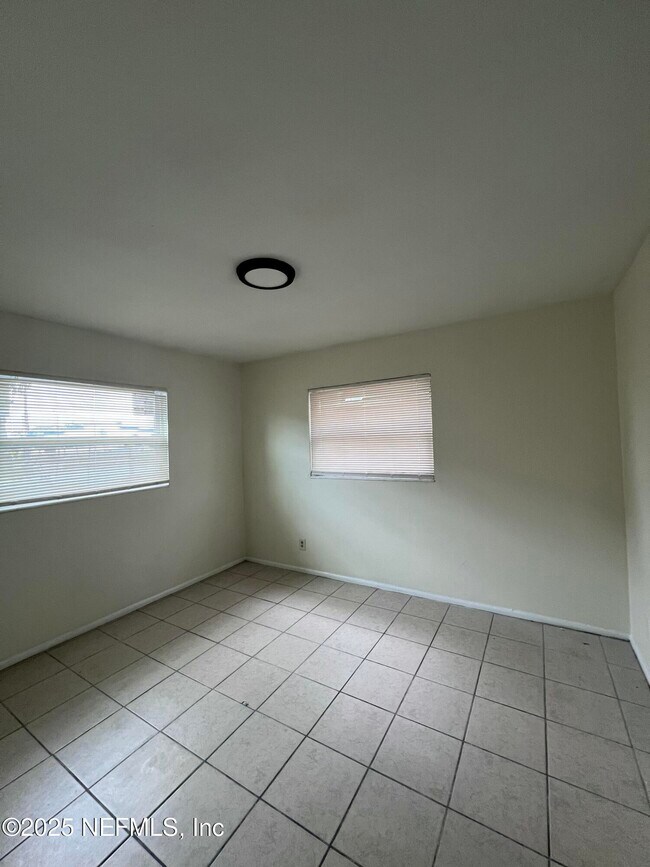 Foto del edificio - 1040 Bert Rd