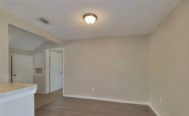 Building Photo - MOVE IN READY