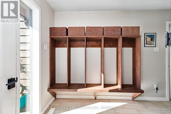 Building Photo - 129 Edward St